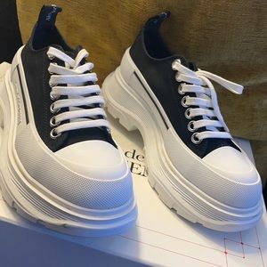Alexander McQueen Canvas sneakers, only worn once!